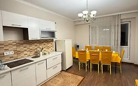 Огромные апартаменты у центра с 2 ванными комнатами